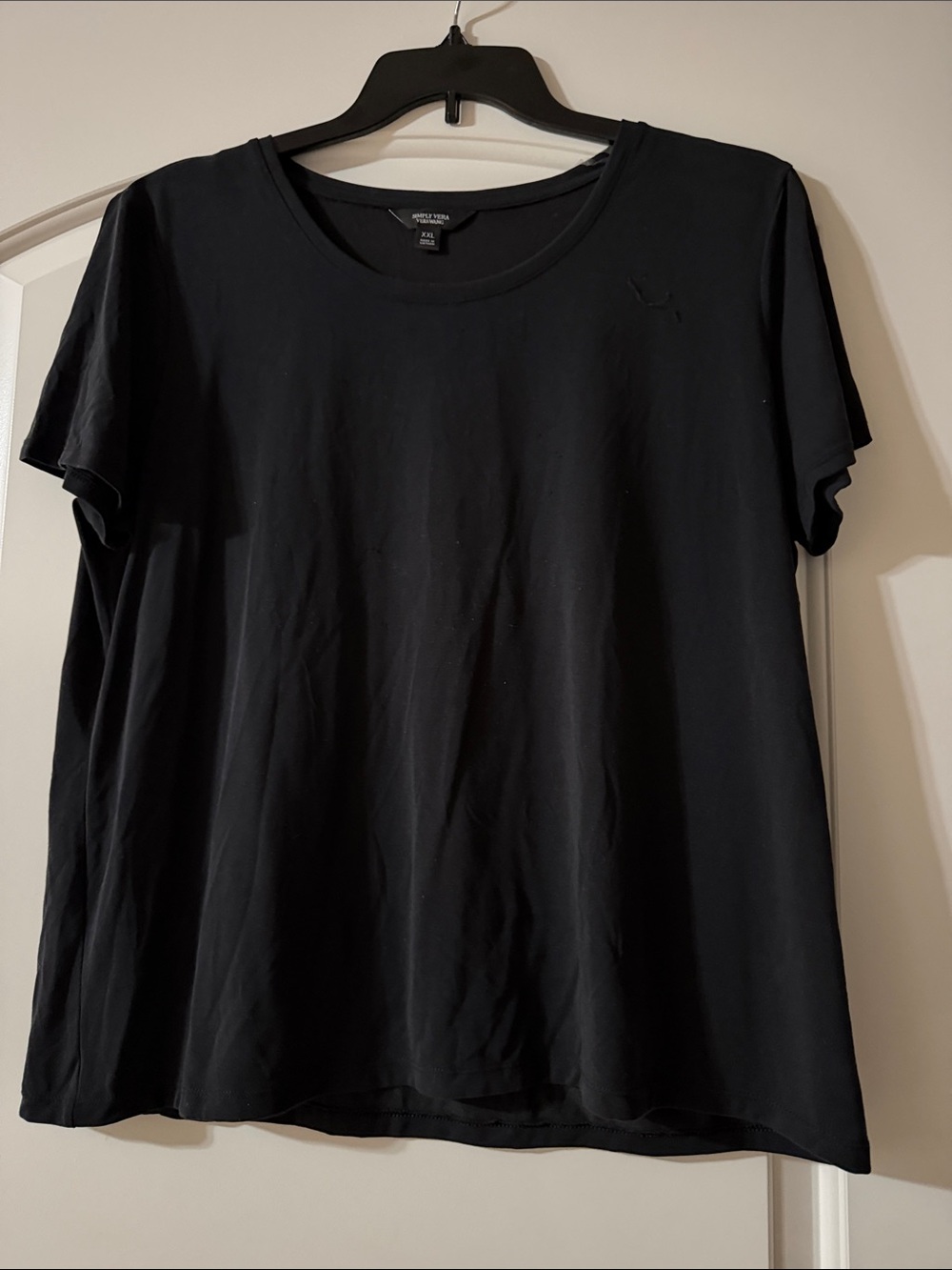 Simple Vera Black Short Sleeve Scoop Neck Tee